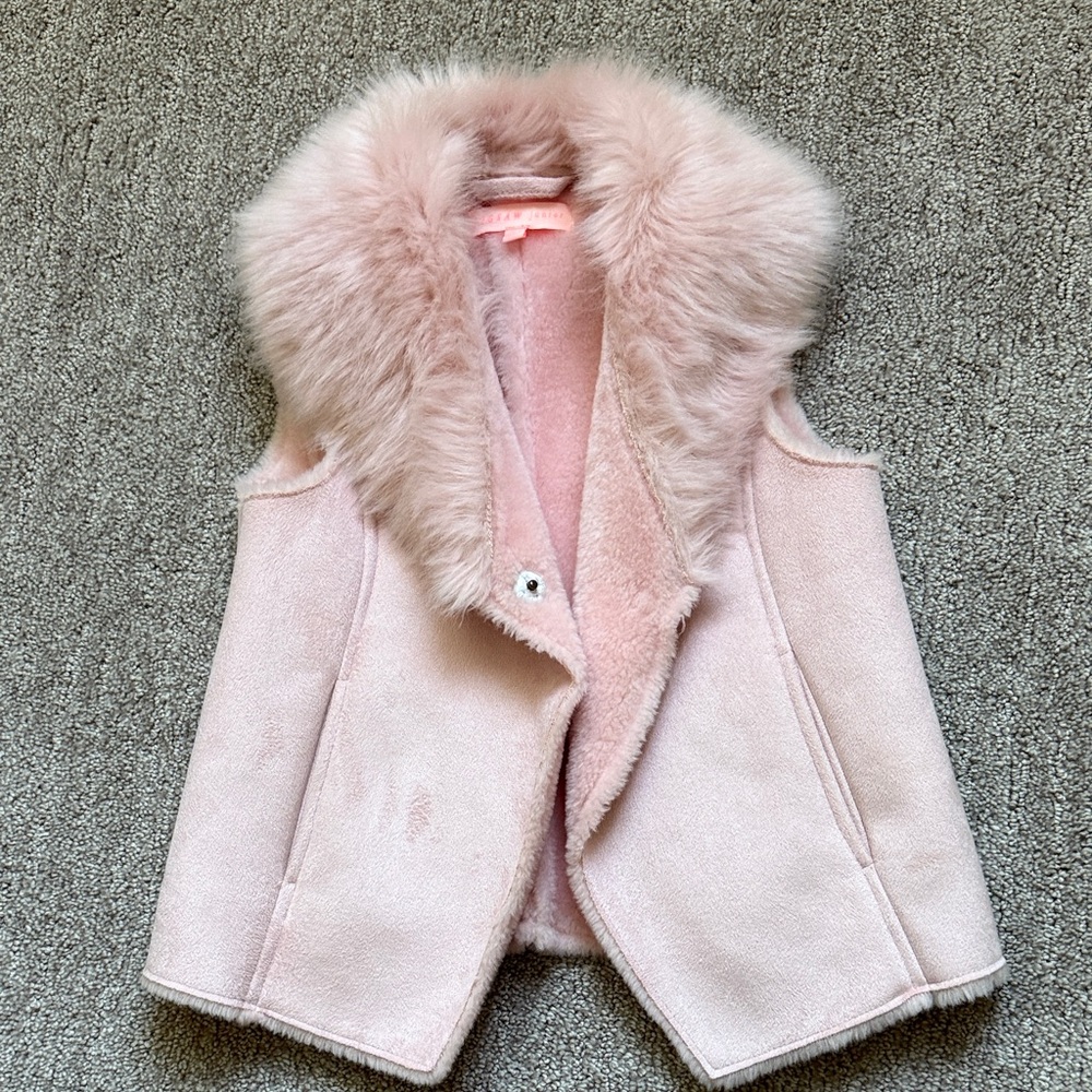 Jigsaw Soft Pink faux fur Kids Vest, size 6-7, excellent condition, snap closure